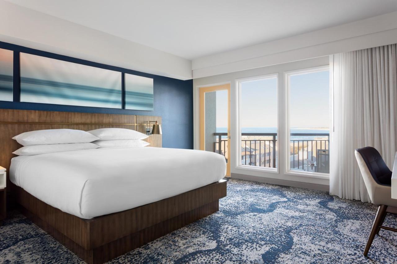 Suite, 1 King, Sofa bed, Partial bay view, Balcony,1357454192:JPEG